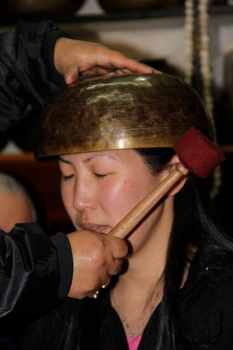 Singing bowl on Jessica's head is supposed to help headaches