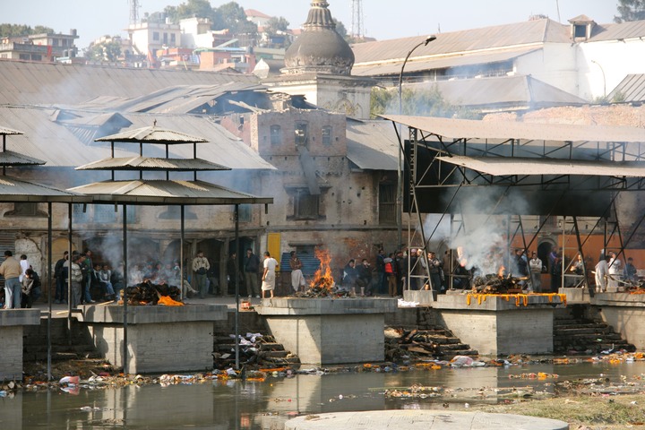 Cremaations along Bagmati River